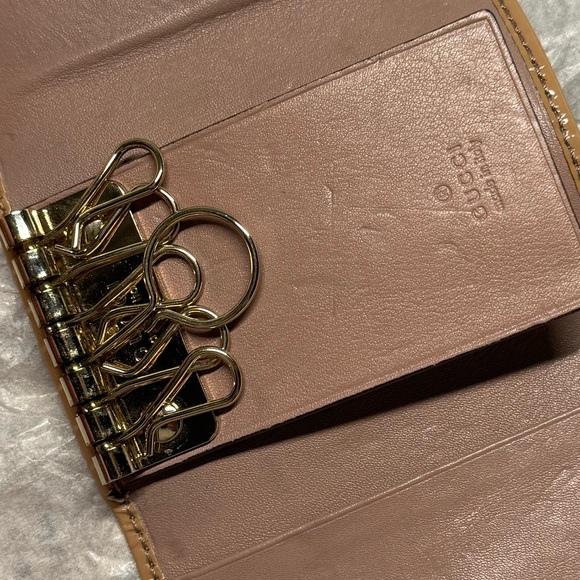 GUCCI Beige Patent Leather Key Case - Picture 4 of 8